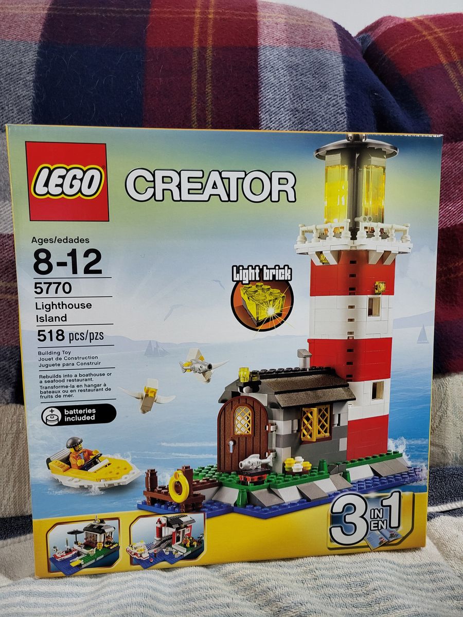 LEGO CREATOR LIGHTHOUSE ISLAND  2011 ISSUE