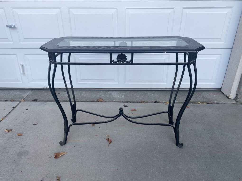 Small Lamp/ end Table