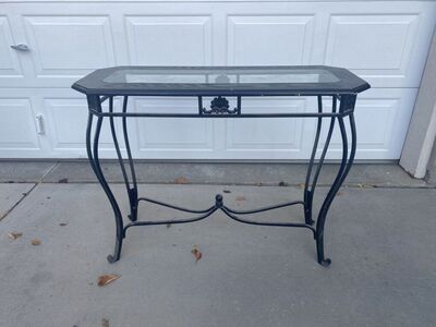 Small Lamp/ end Table