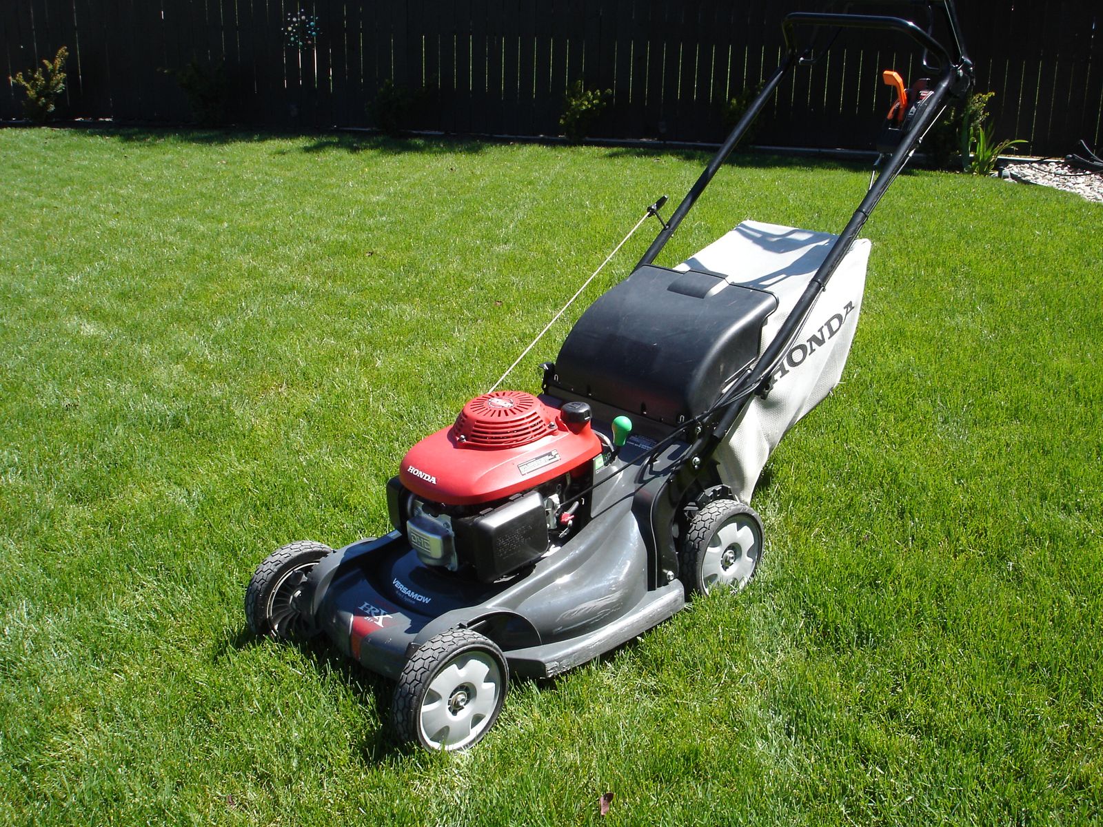 Honda HRX217 Clutched Mower – 6.5 HP, Versamow 4-in-1 System
