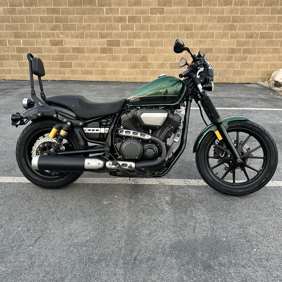 2015 Yamaha Bolt 950 C-Spec - LOW MILES - NEW TIRES