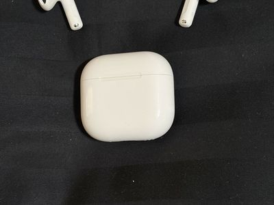 •• Airpods 4 s/anc Apple Care + Mint! ••