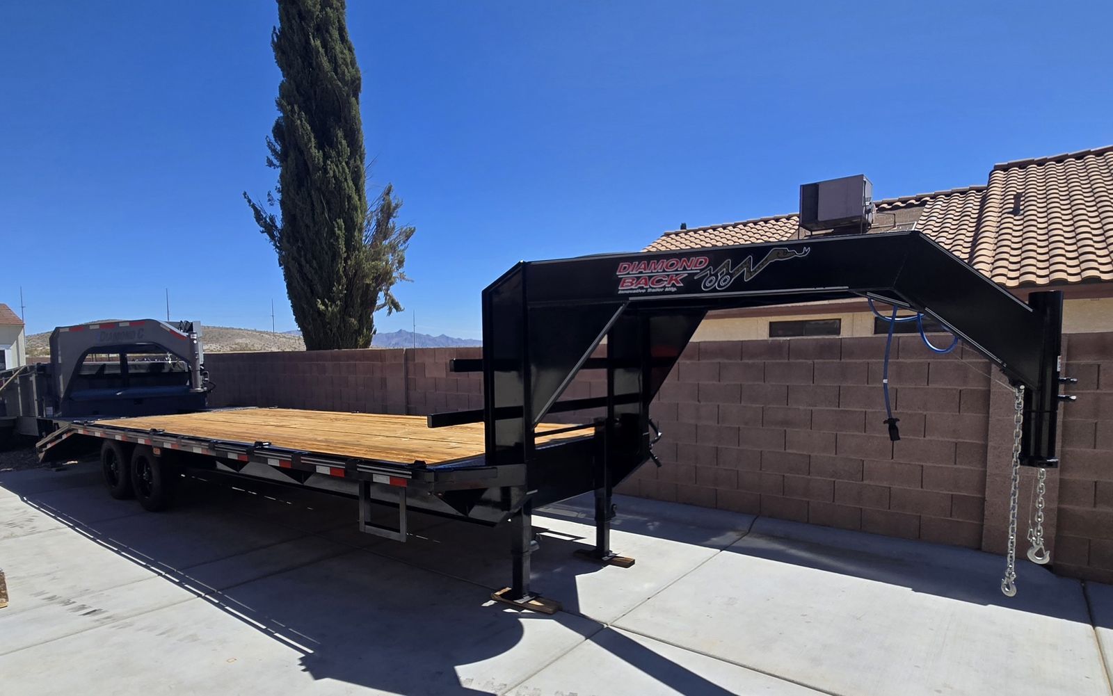 2024 20' + 5' Deckover Dovetail Gooese Neck trailer