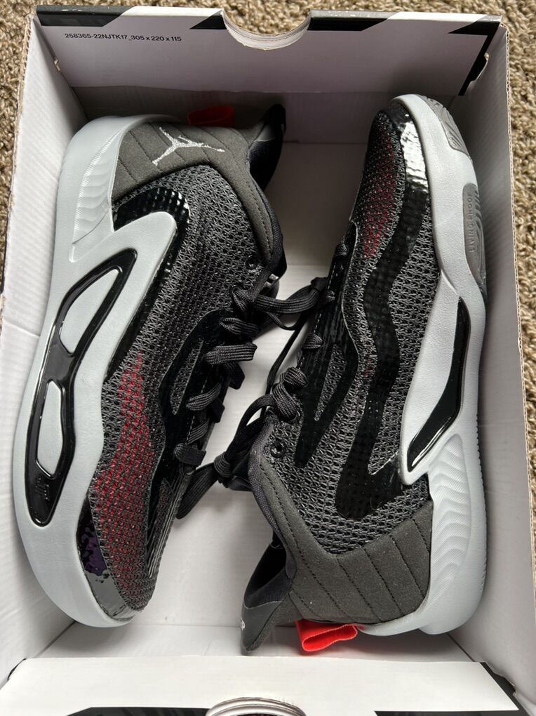 Jordan Tatum 1 Size 7 (NEW) Basketball Shoe