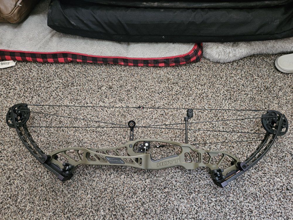 Hoyt Stratos 36
