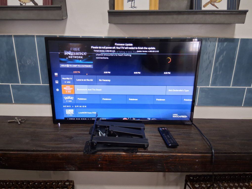 VIZIO Smart TV 30-inch HD LED D24f-G1 with WatchFree+, Wall Mount, and Remote