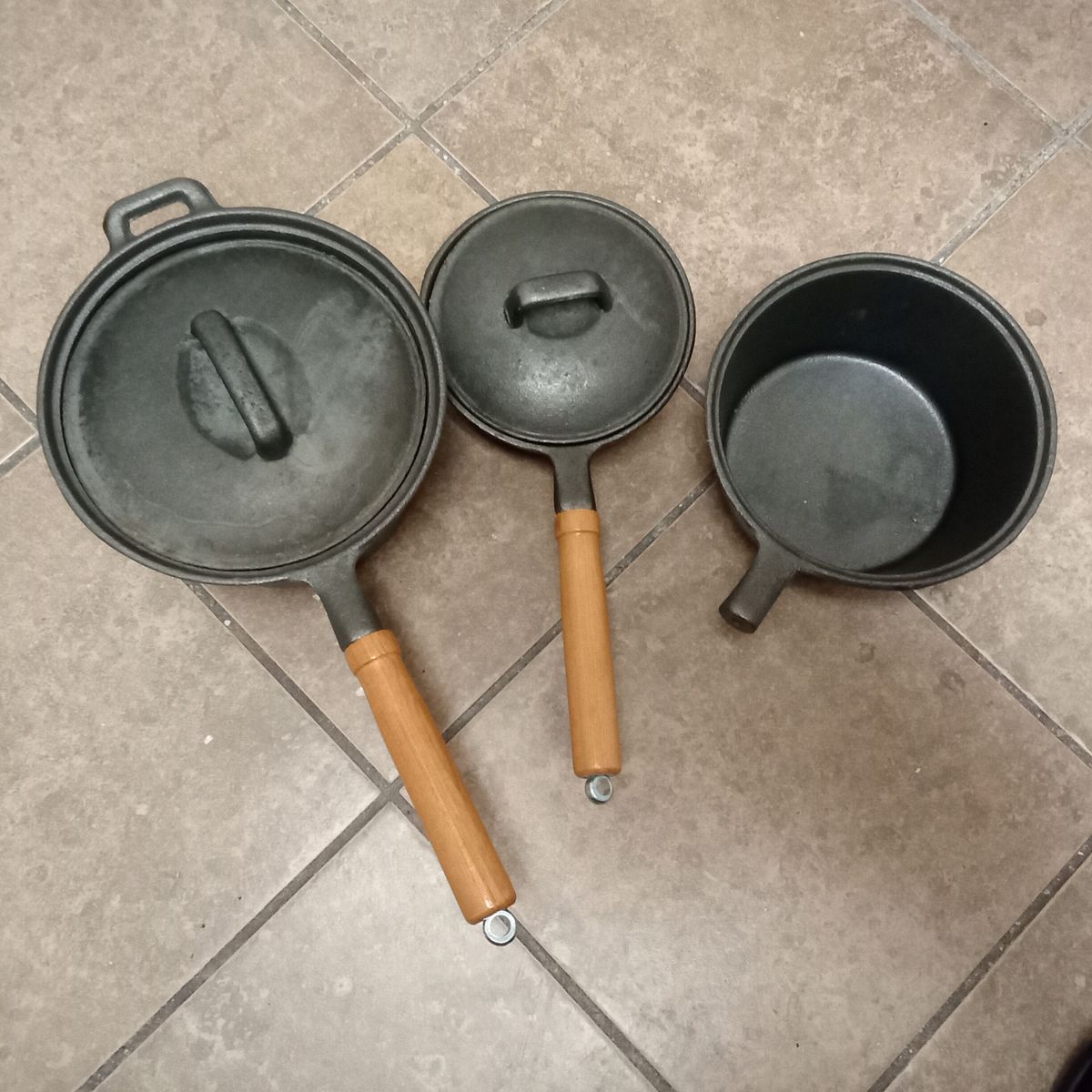 CAST IRON POTS