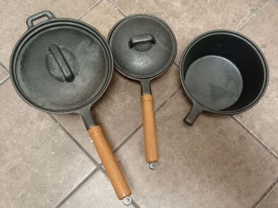 CAST IRON POTS