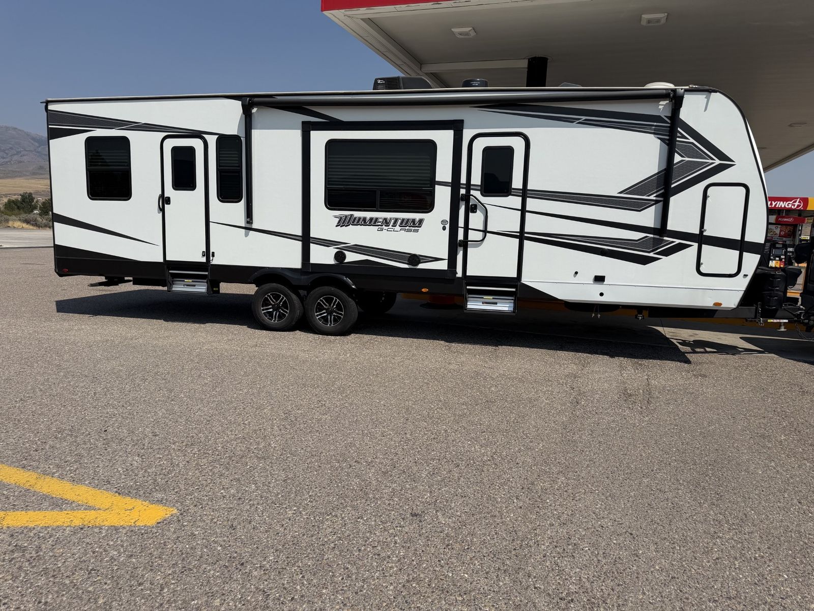 2022 Grand Design Momentum G-Class 31G Toy Hauler – Garage Kept – 36 Generator Hours – $47,900