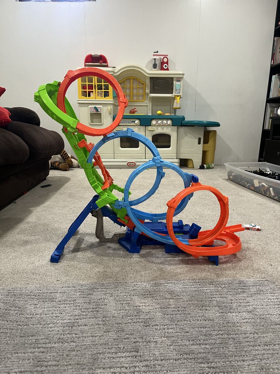 Hot wheels track