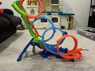 Hot wheels track