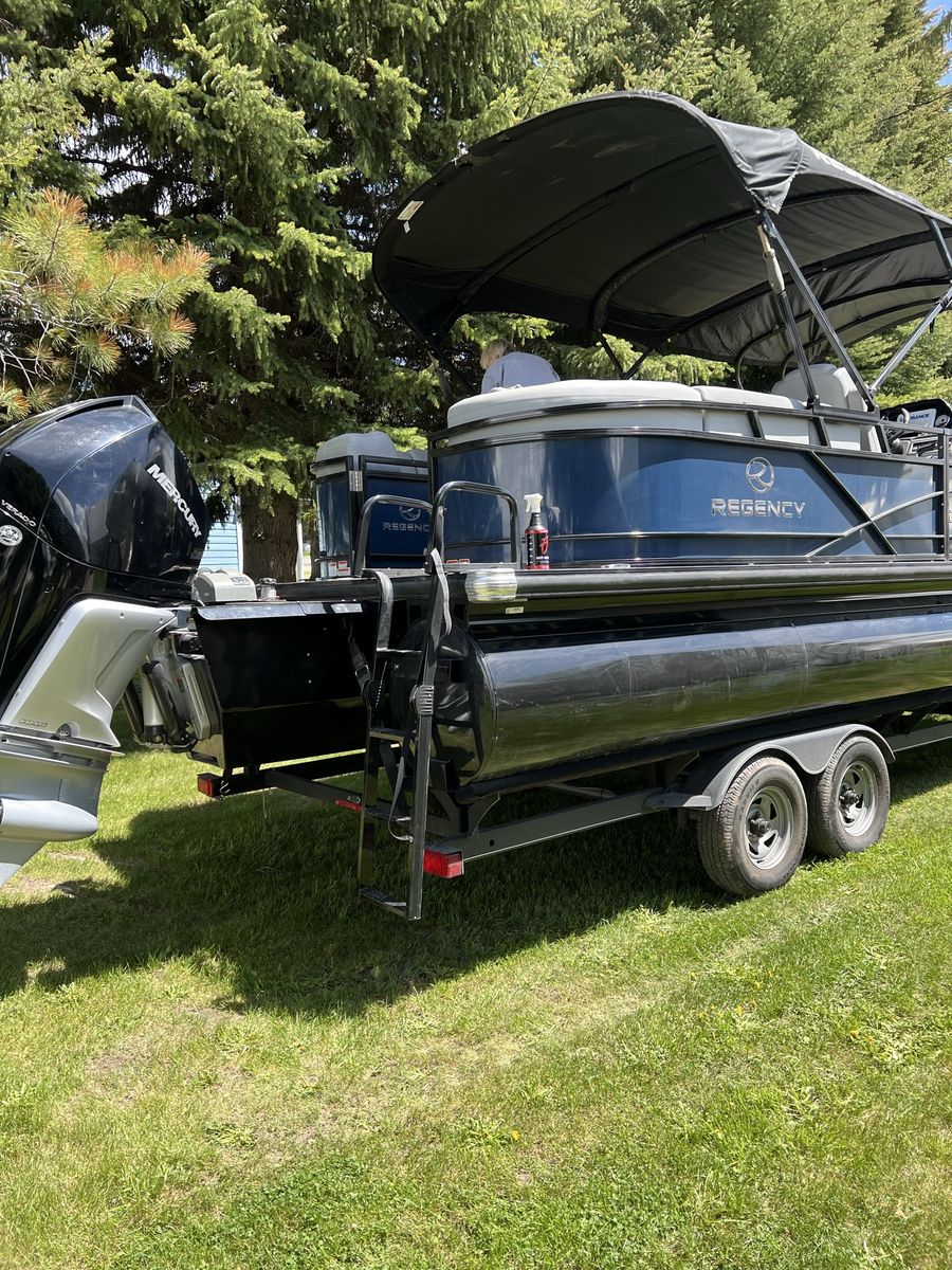23’ regency pontoon 250 hp
