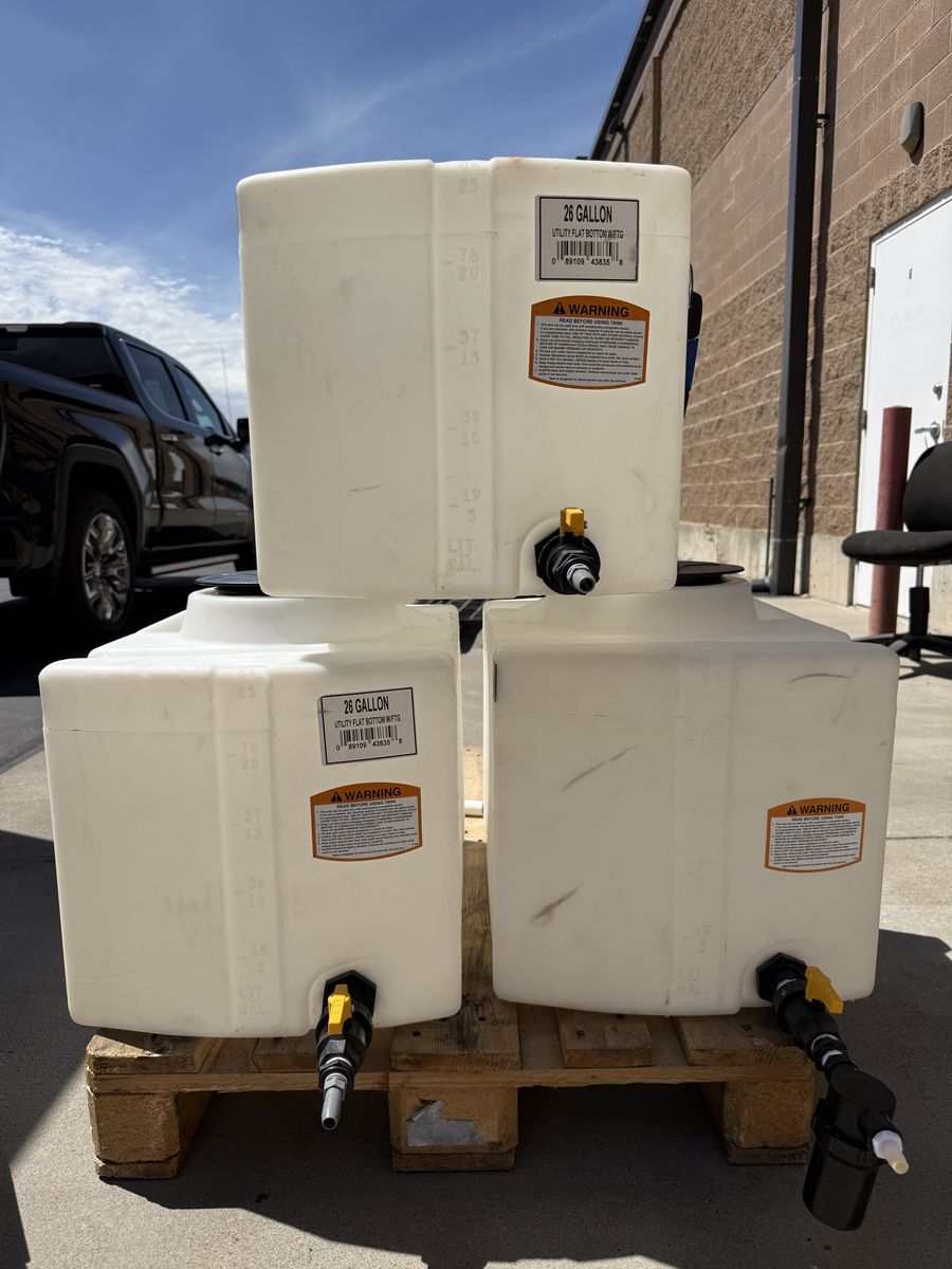 26 Gallon Utility Flat Bottom Water Storage Tank Container