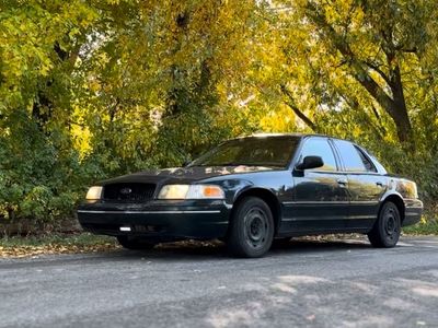 Trade 2003 Ford Crown Victoria