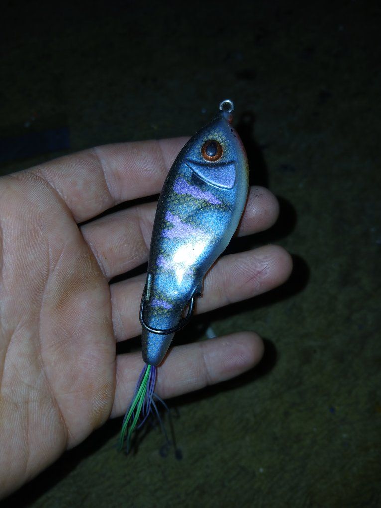 Lipless Crankbait Fishing Lure - Blue/Purple Pattern with Skirt