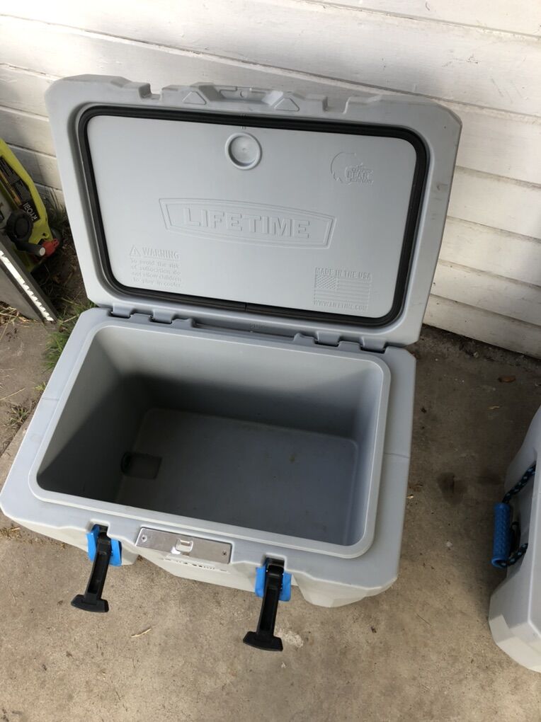 Lifetime Coole, Bear Proof