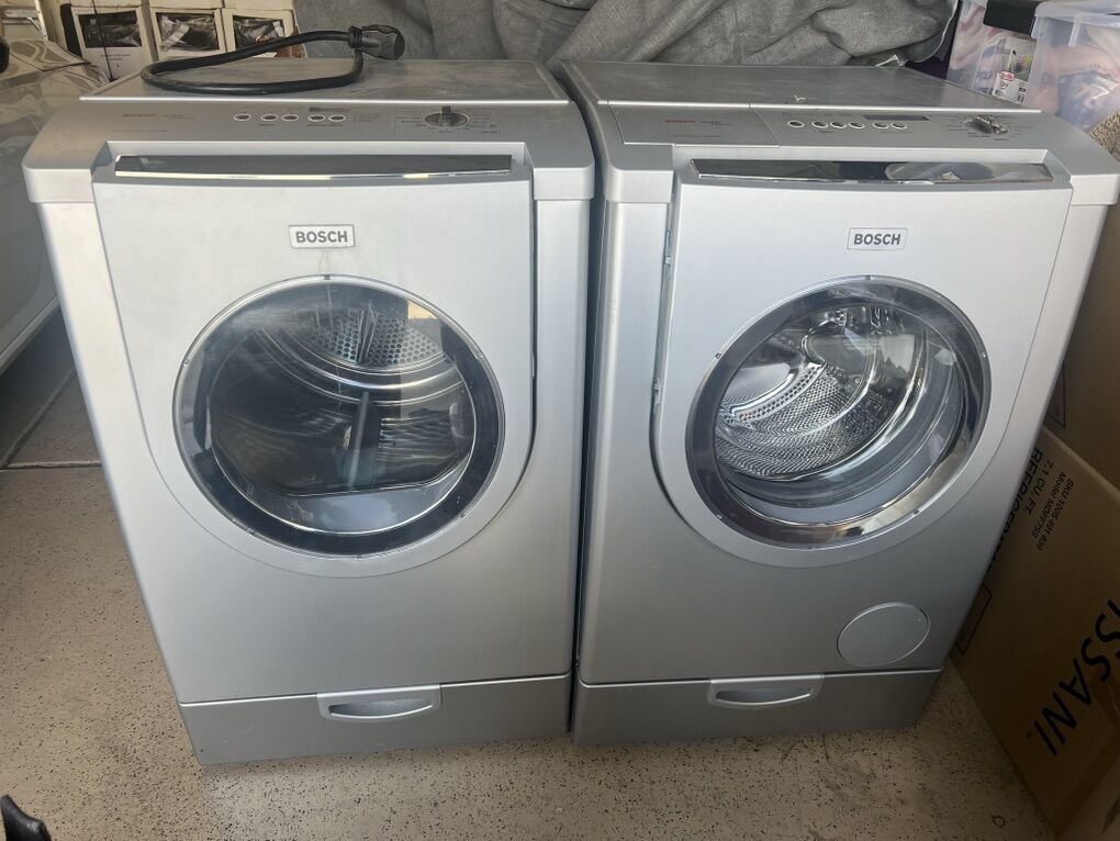 *BOSCH SET!  Washer + Dryer + Pedestals!