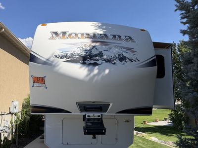 2011 Montana 5th Wheel Trailer