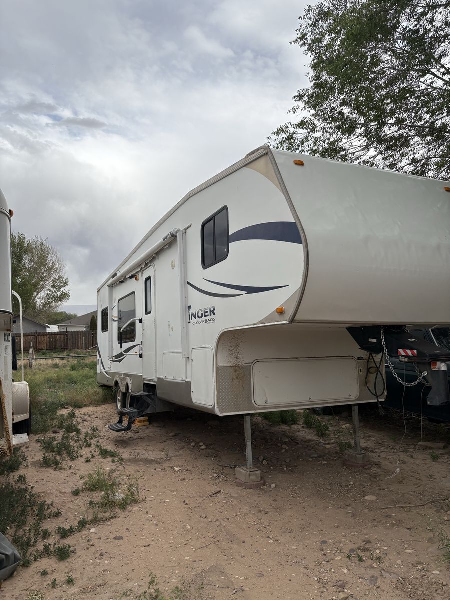 Zinger Crossroads Camper
