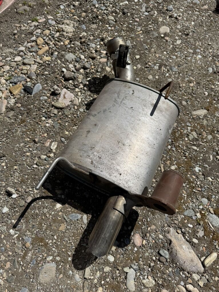 05-07 Ford Mustang Muffler OEM Like New V6