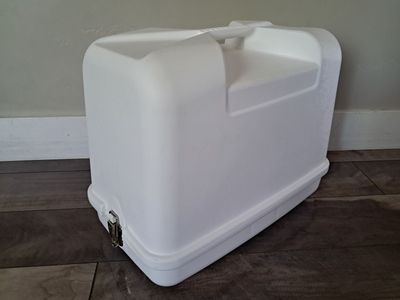 Universal sewing machine carry case