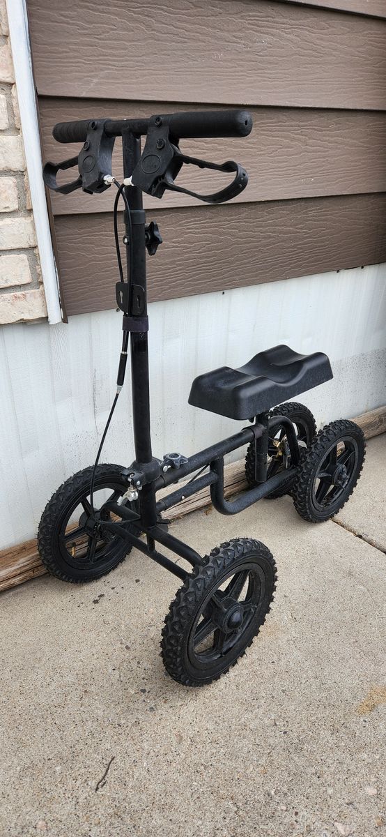 Knee scooter with all terrain wheels