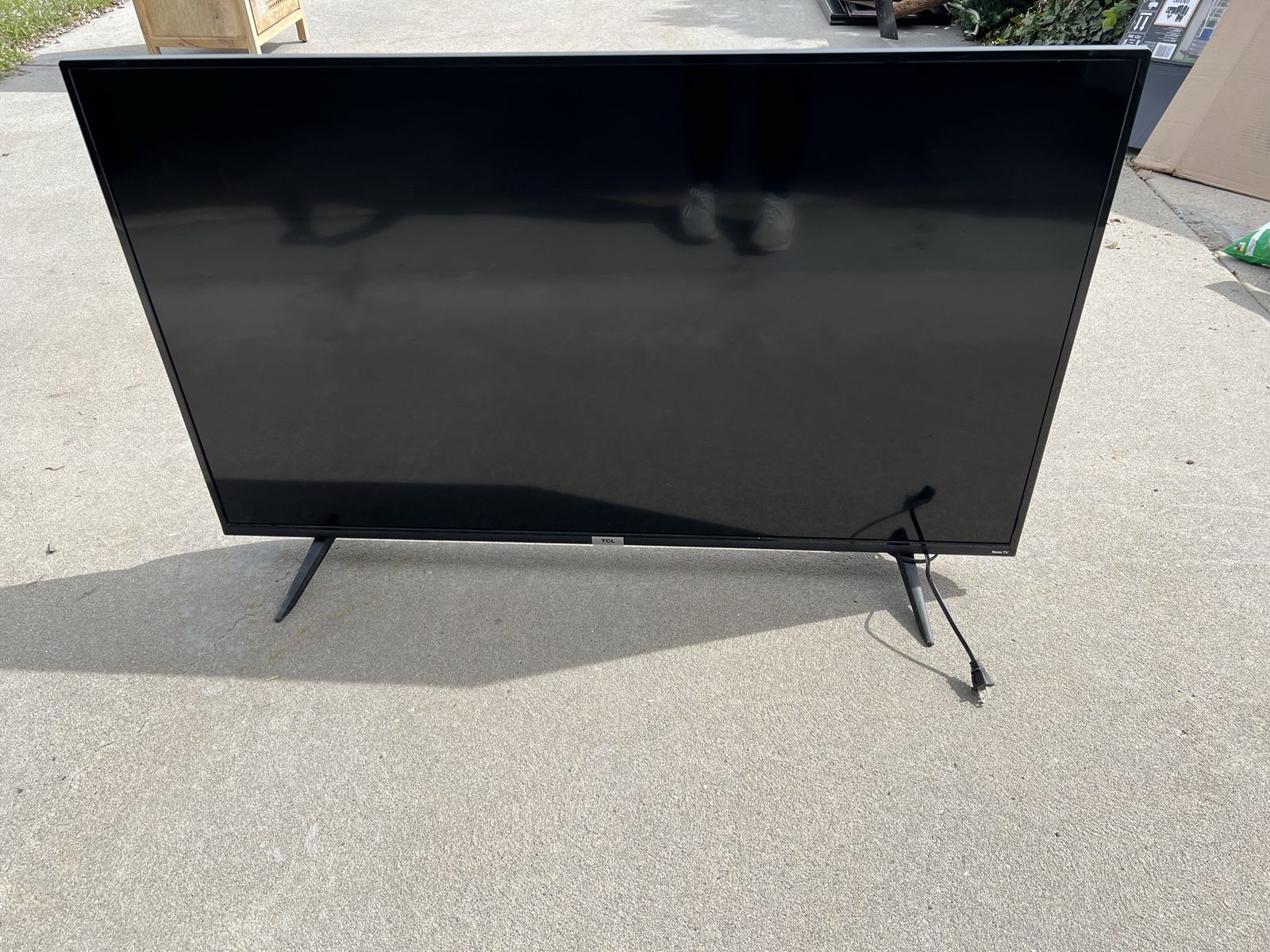 TCL 50” 4K Roku LED TV (Model 50S435)