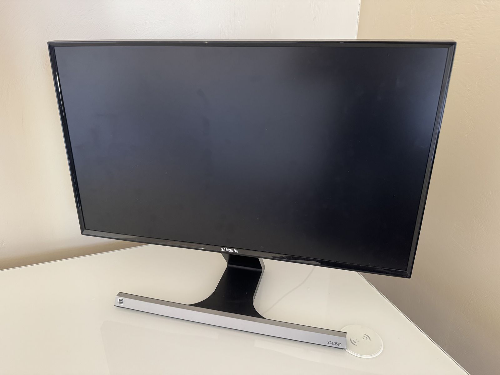 Samsung Monitor - 24