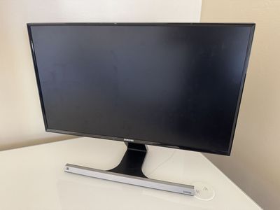 Samsung Monitor - 24