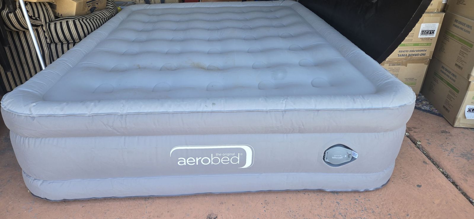 Aerobed Comfort Lock Air Mattress Queen Built-In Pump Gray