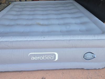Aerobed Comfort Lock Air Mattress Queen Built-In Pump Gray