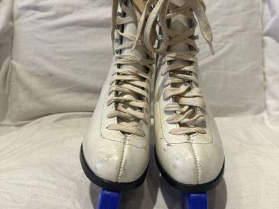 VIP By Leo Starr Womens 7 White Figure Skates