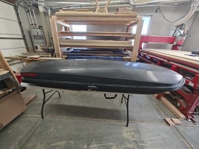 Yakima SkyBox 18 Carbonite Cargo Box