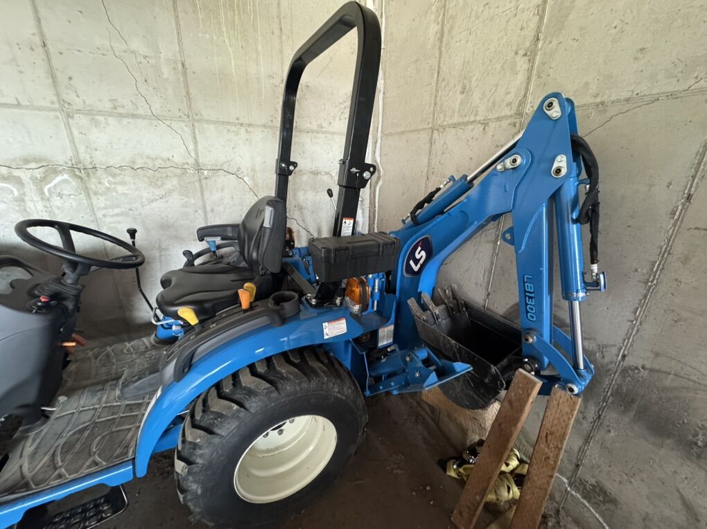 LS MT2 25s Tractor / Loader / Backhoe