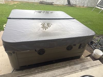 Bullfrog Hot Tub