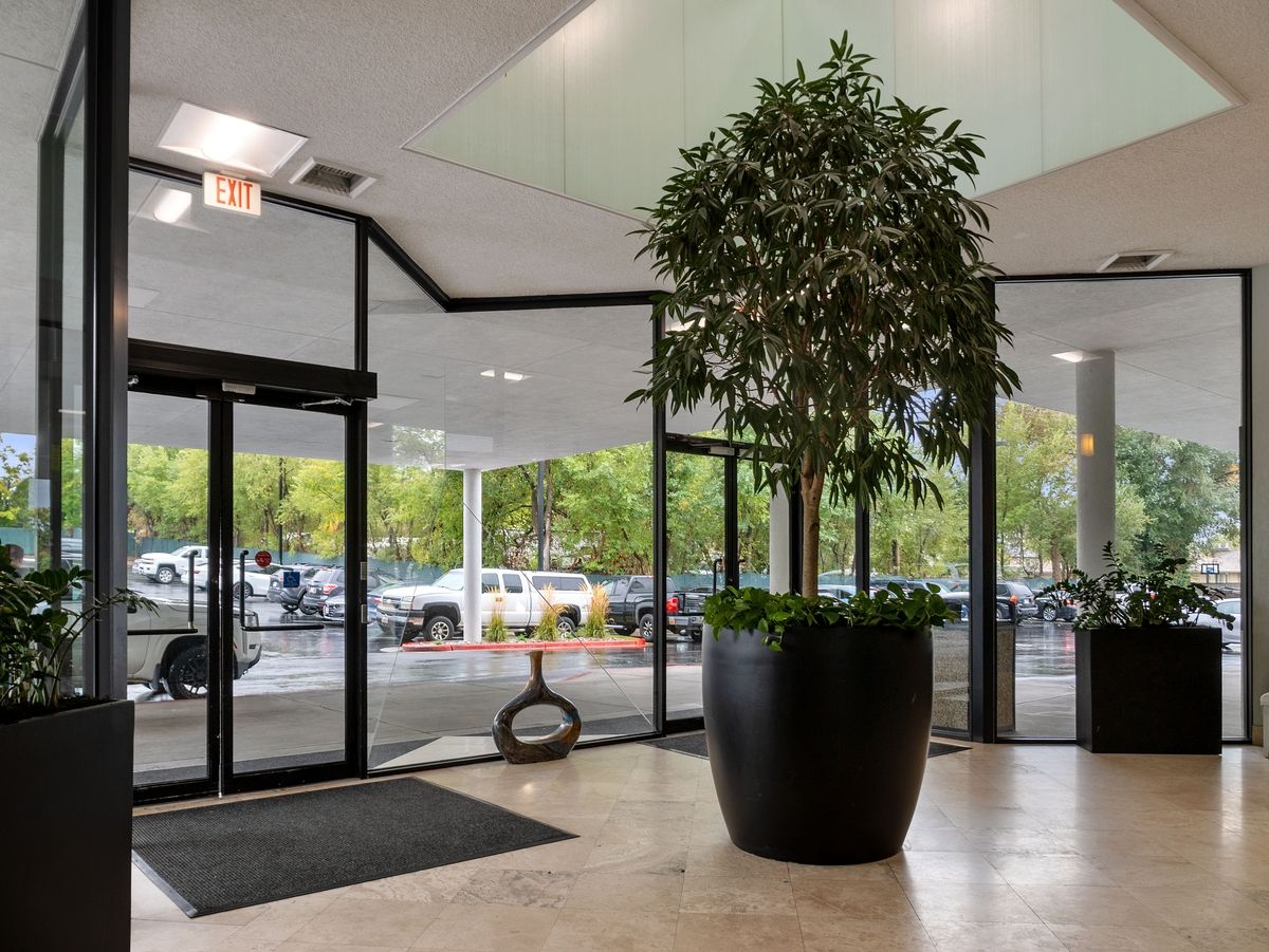 LEASE: BRAND NEW FLEX SPACE - PRIME LOCATION