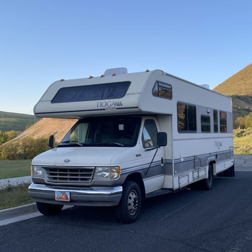 Ford Tioga Arrow 27 ft motorhome