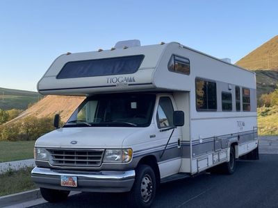 Ford Tioga Arrow 27 ft motorhome