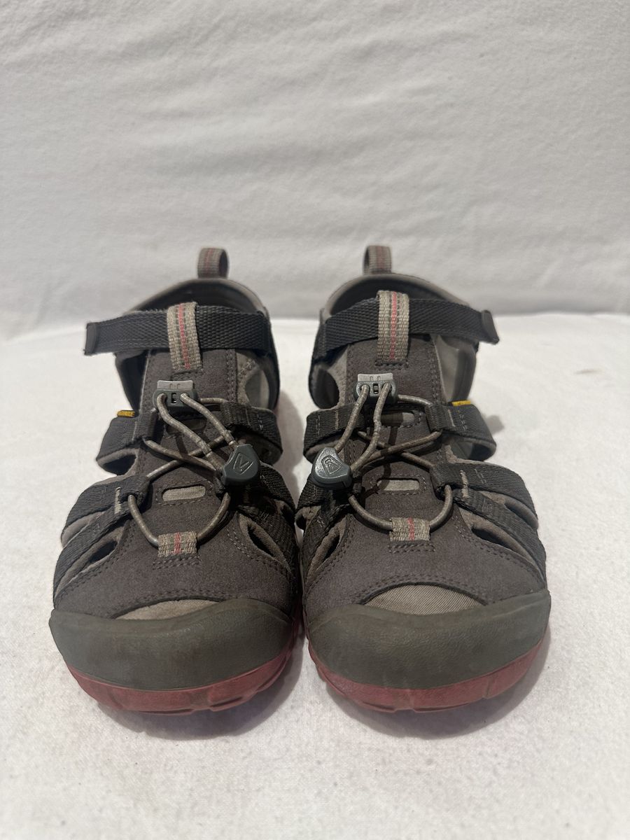 Keen Youth Size 4 Gray Slim Fit Hiking Sandals