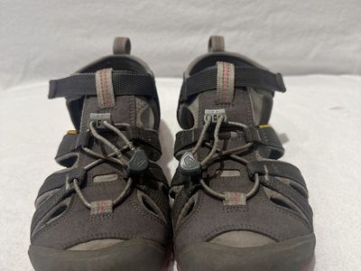 Keen Youth Size 4 Gray Slim Fit Hiking Sandals
