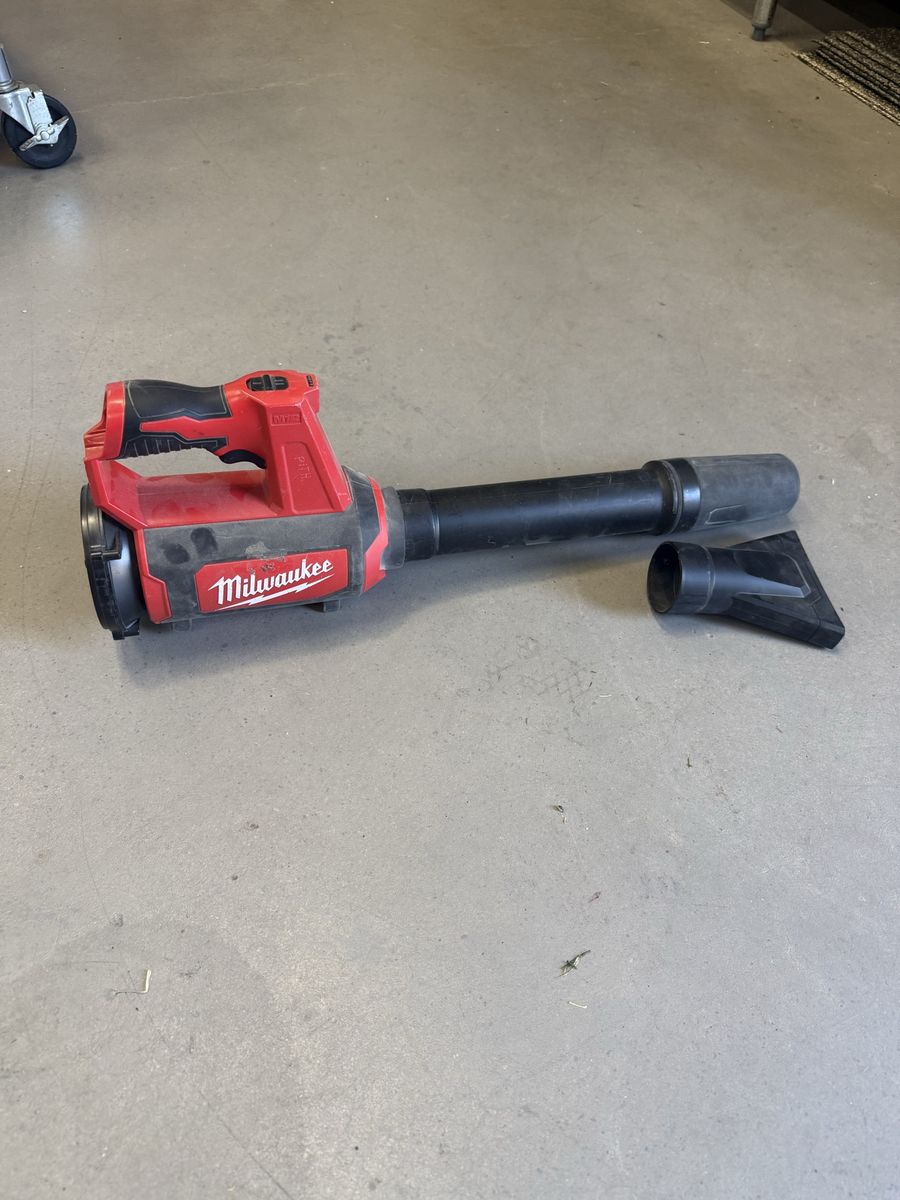 Milwaukee M12 Blower (Tool Only)
