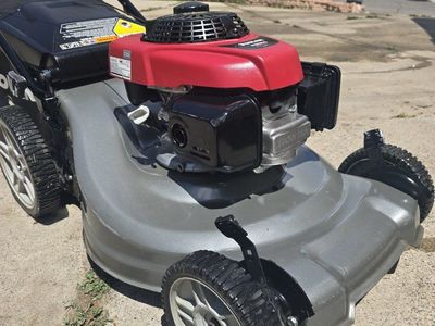 Honda Poulan self propelled lawn mower