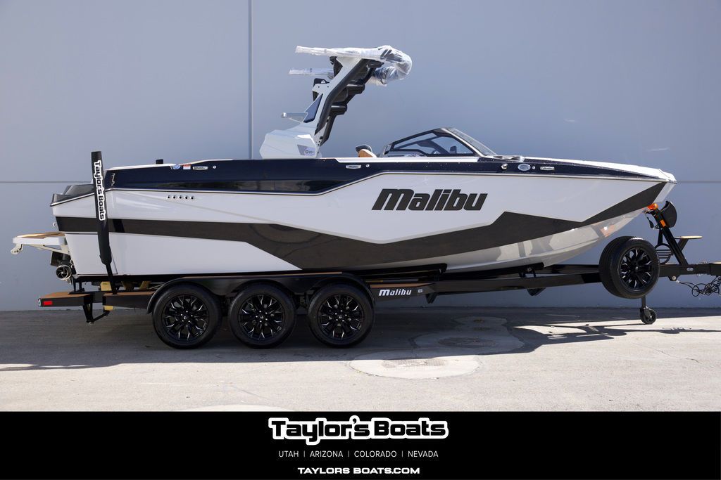 2025 Malibu Boats M242