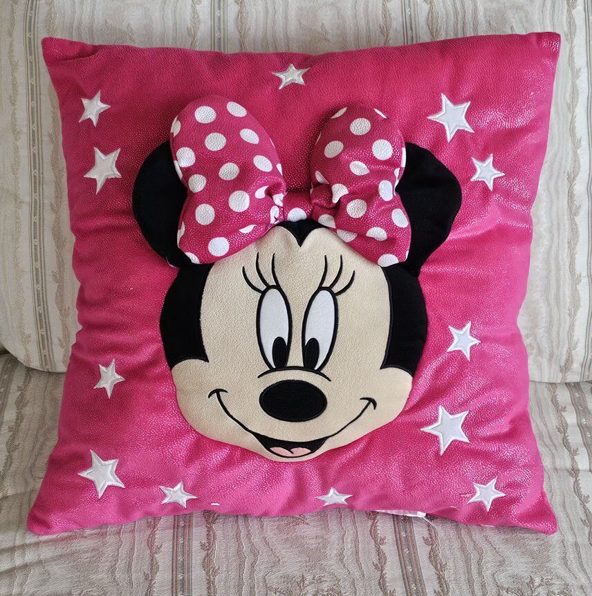 Minnie Mouse Throw Pillow