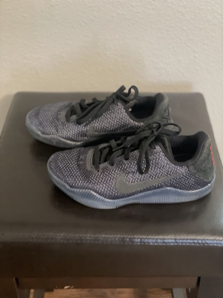 Kobe Kaws Boys basketball shoes