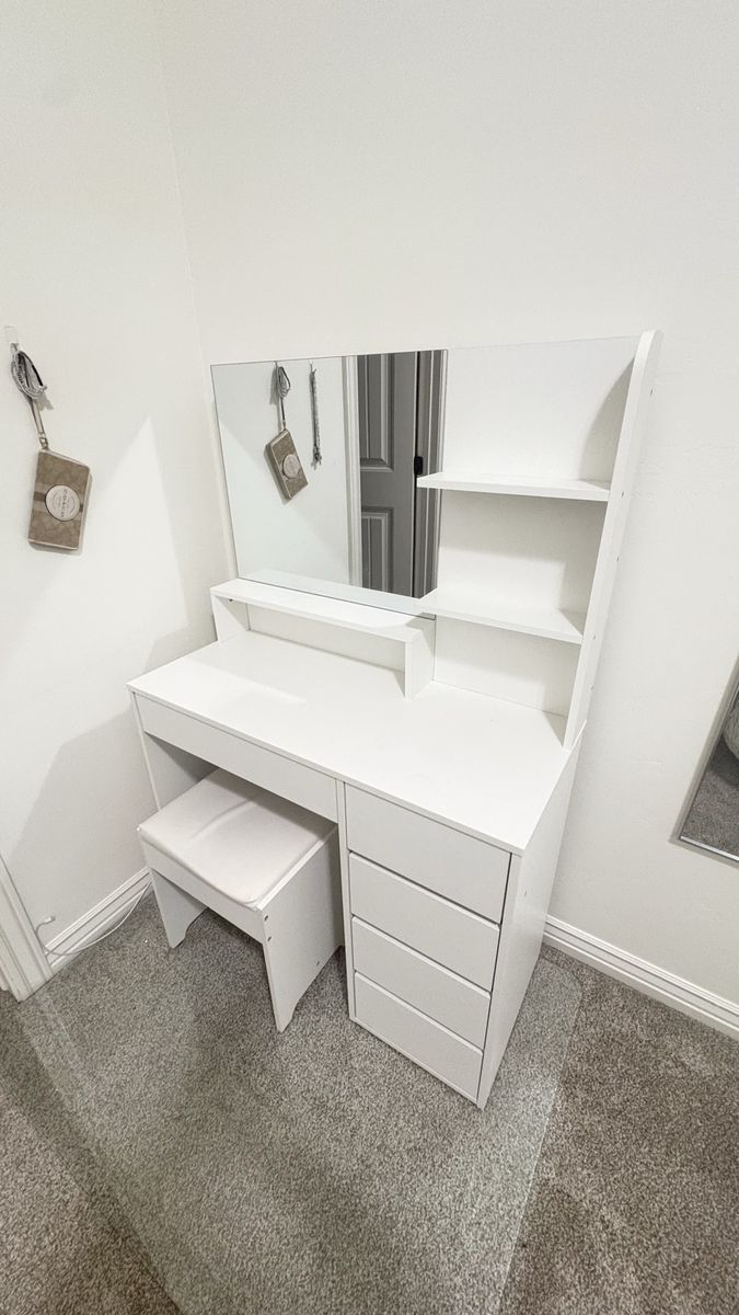 White Vanity (no lights)