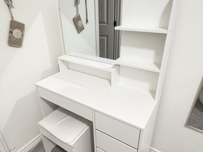 White Vanity (no lights)