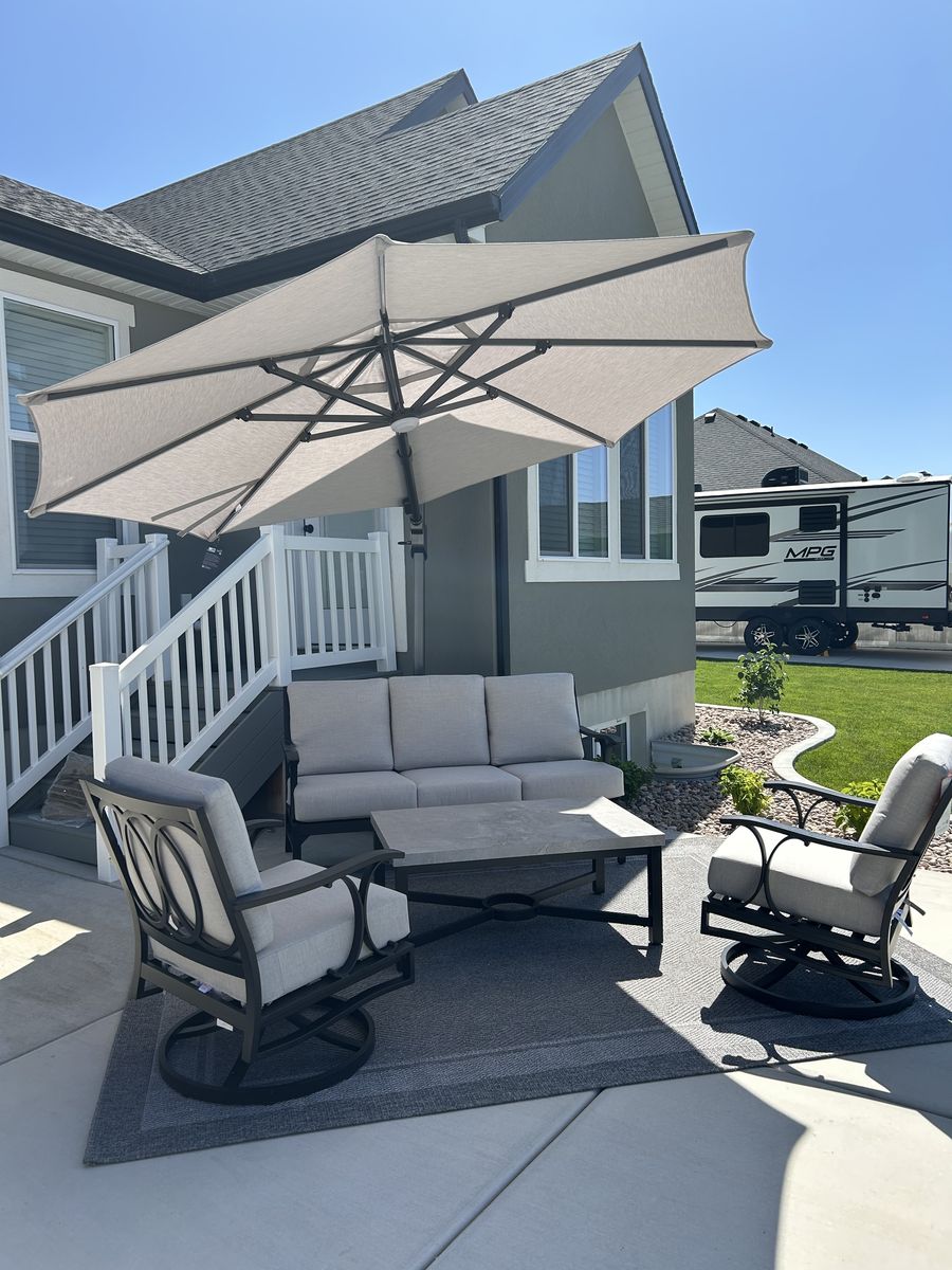 Sunvilla cantilever patio umbrella