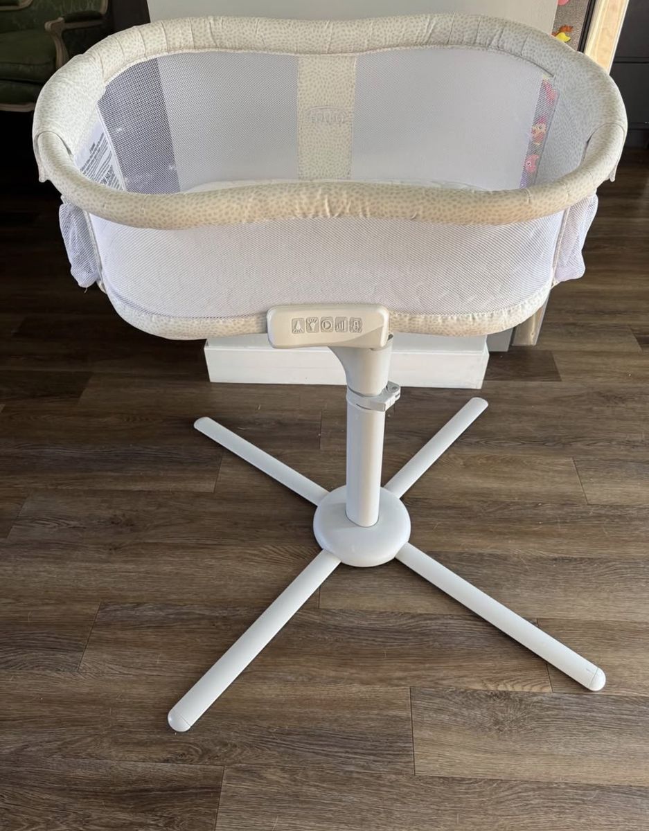 Halo Swivel Bassinet