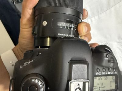 Canon 7D And Sigma 35mm Art